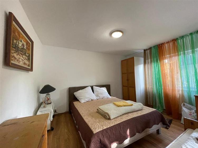Casă individuală cu 6 camere cu Canalizare în Valea Budului