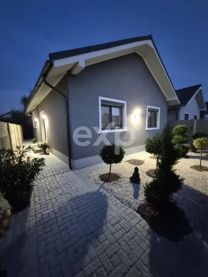 Duplex cu 4 camere cu Canalizare în Sânmihaiu Român
