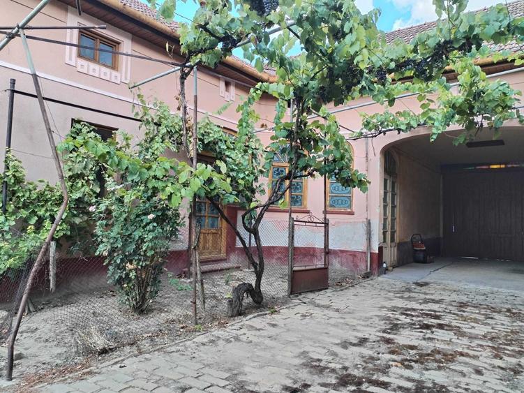 Casă cu 2 camere în Central