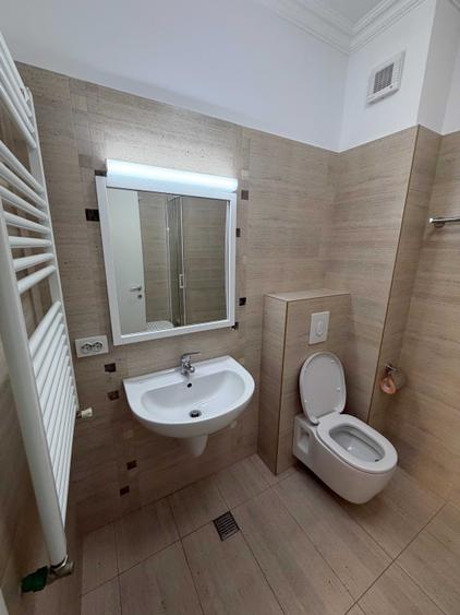 Apartament cu 3 camere decomandat, mobilat în Victoriei