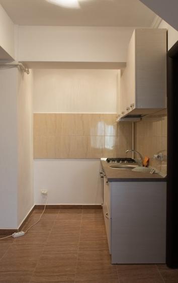 Apartament cu 3 camere decomandat, mobilat în Băneasa