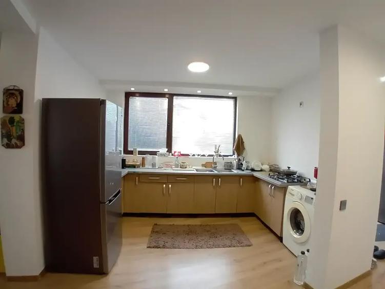 Casă cu 3 camere cu Canalizare în Chitila