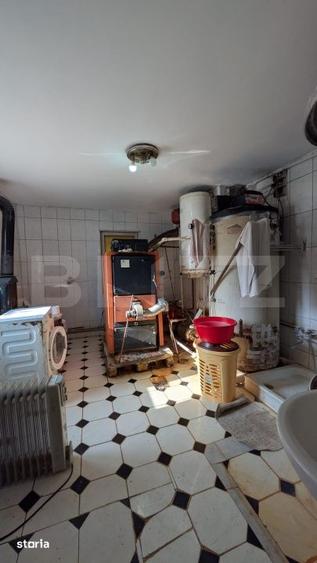Casă cu 7 camere cu Teren 1656 Mp în Hulubești