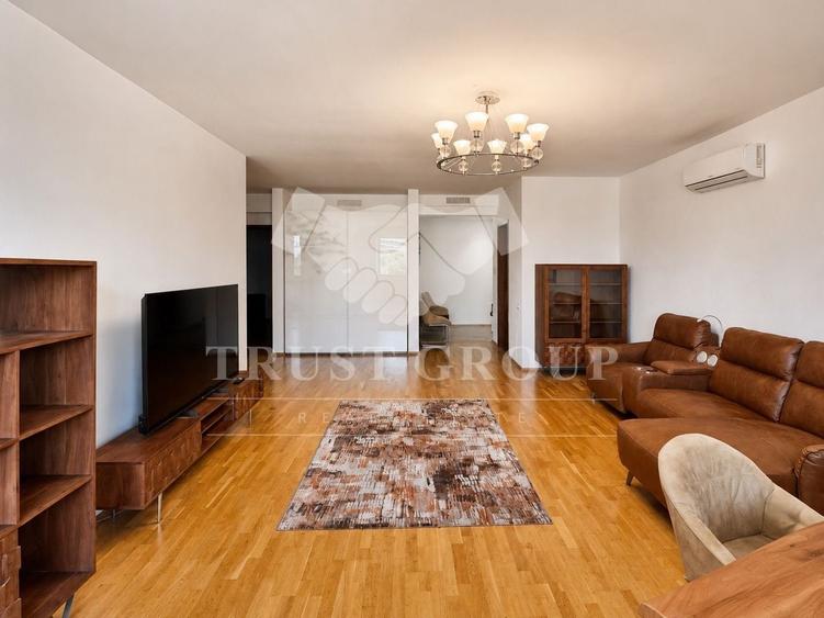 Apartament cu 3 camere decomandat, mobilat în Nordului