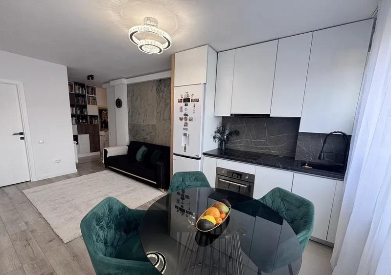 Apartament cu 3 camere semidecomandat, mobilat în Dâmbul Rotund