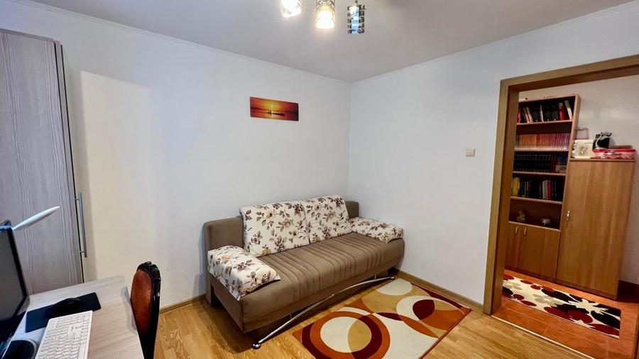 Apartament cu 4 camere decomandat, mobilat în Banat