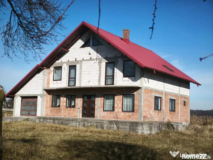 Casă cu 5 camere cu Teren 1792 Mp în Mitocu Dragomirnei