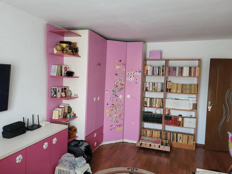 Apartament cu 3 camere decomandat în Nicolina