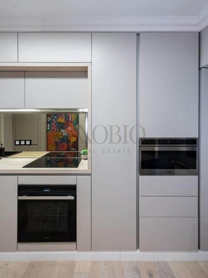 Apartament cu 4 camere decomandat în P-ța Victoriei