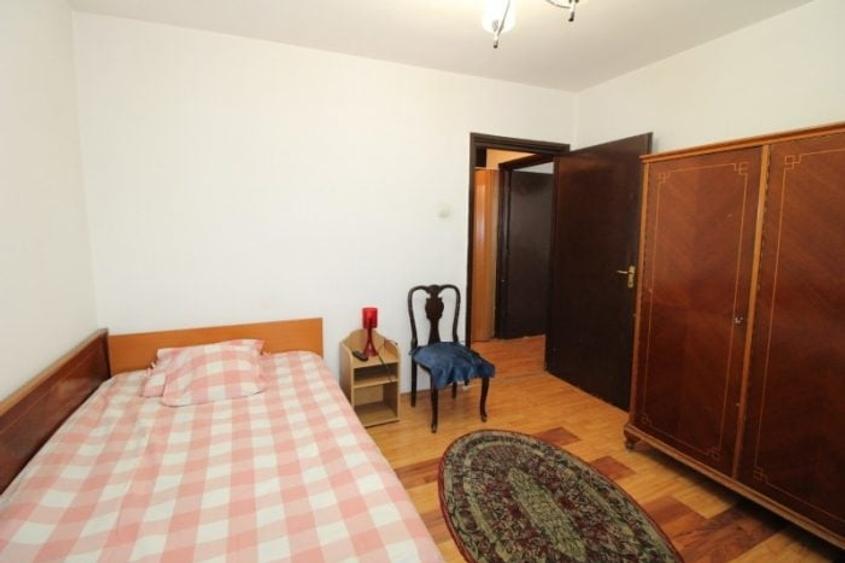 Apartament cu 2 camere semidecomandat, mobilat în Titan