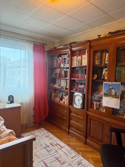 Apartament cu 3 camere decomandat, mobilat în Circumvalațiunii