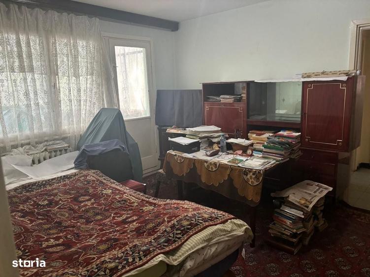 Apartament cu 3 camere decomandat în Podu Roș