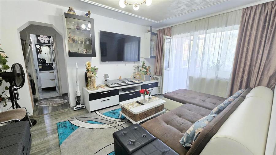 Apartament cu 2 camere semidecomandat în Botizului