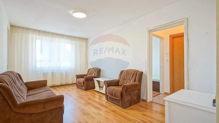 Apartament cu 3 camere semidecomandat în Astra
