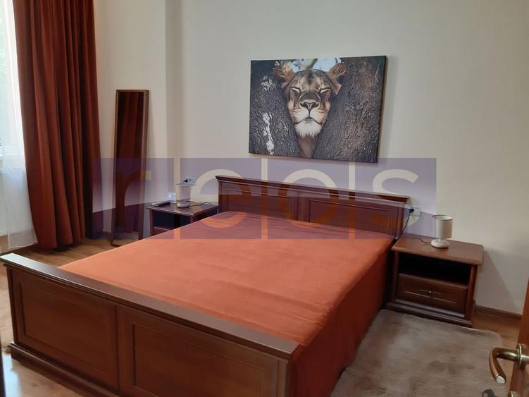 Apartament cu 3 camere decomandat, mobilat în Polonă
