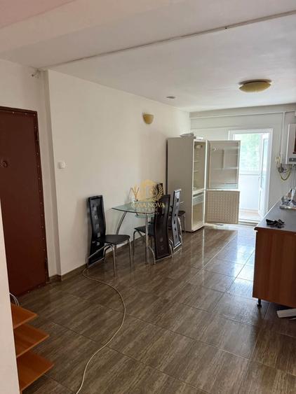 Apartament cu 3 camere decomandat, mobilat în Zorilor