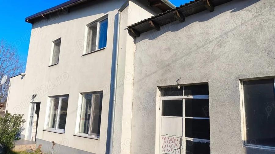 Casă cu 6 camere cu Teren 2878 Mp în Tomnatic