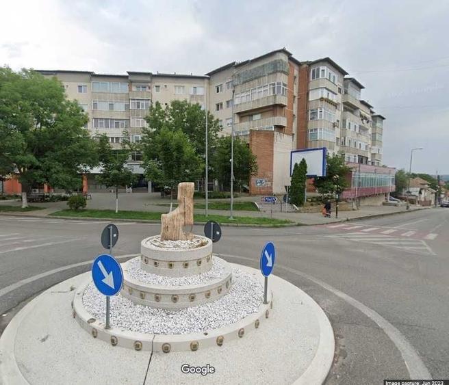Apartament cu 3 camere decomandat în Drăgășani