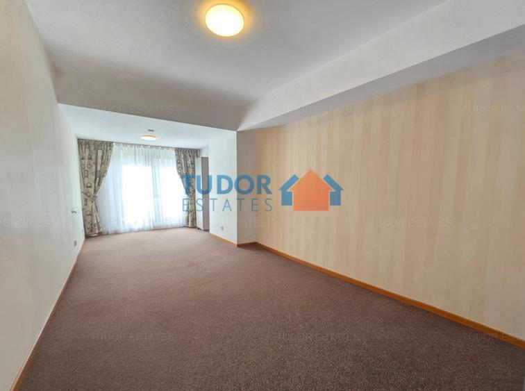 Apartament cu 3 camere decomandat în Șoseaua Nordului