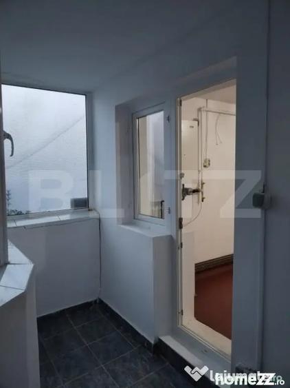 Spatiu comercial 3 camere decomandat Micro 4 - 7