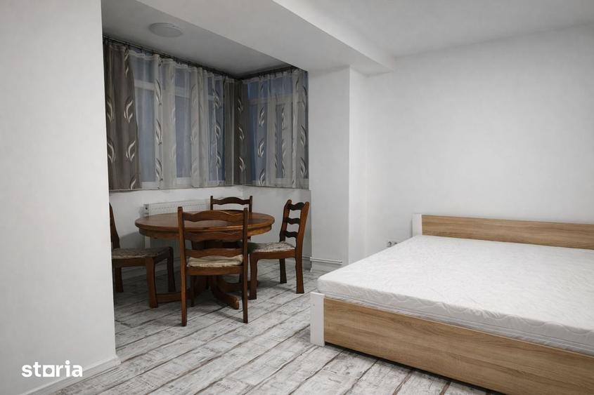 Apartament cu 3 camere decomandat, mobilat în Central