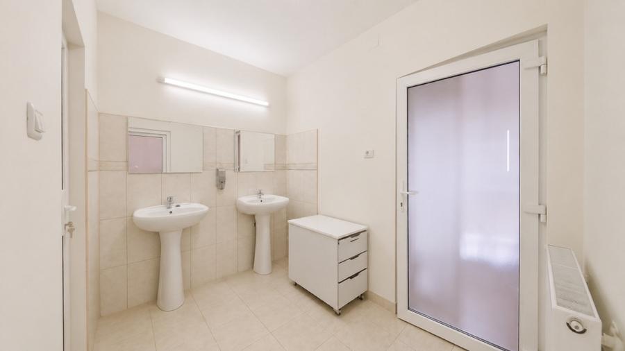 Spațiu comercial, de 1,325 mp, în Central