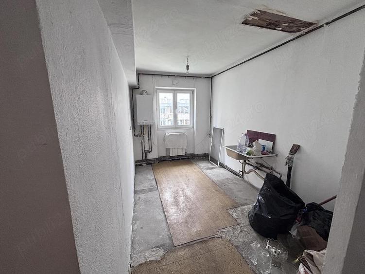 Apartament cu 4 camere decomandat în Autogară