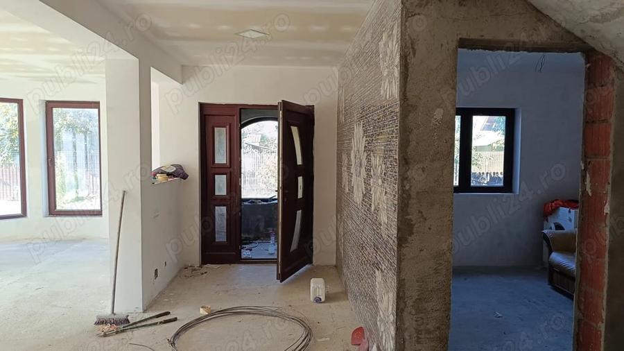 Casă cu 5 camere în Câmpinița