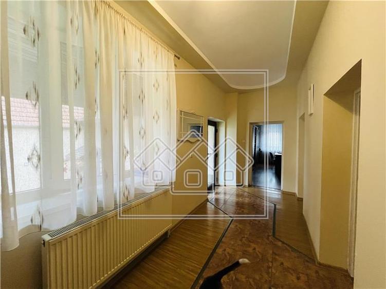 Casă individuală cu 4 camere cu Canalizare în Apoldu de Jos