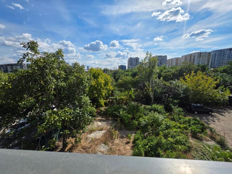 Apartament cu 3 camere decomandat în Aviației