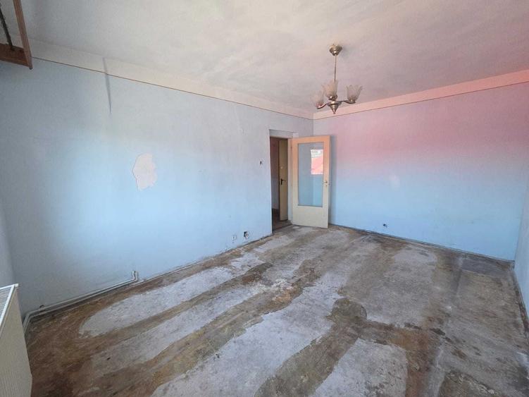 Apartament cu 4 camere decomandat în Steaua