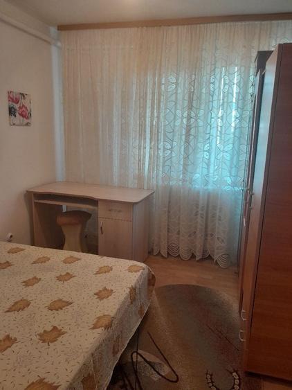Apartament cu 2 camere semidecomandat în Podul de Piatră
