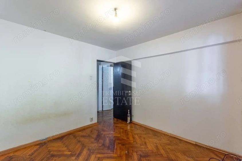Apartament cu 3 camere semidecomandat în Mihai Bravu