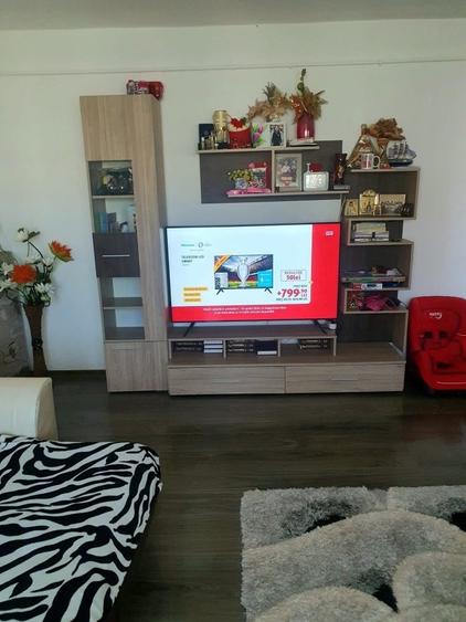 Apartament cu 3 camere semidecomandat în Cantemir
