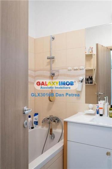 Apartament cu 3 camere semidecomandat, mobilat în Băneasa