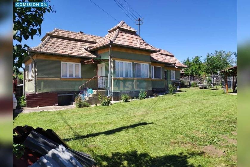 Casă cu 3 camere semidecomandat în Iara