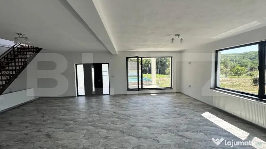 Casă cu 5 camere cu Teren 3200 Mp în Luncoiu de Sus
