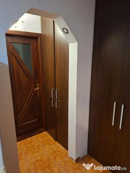 Apartament cu 2 camere decomandat în Broșteni