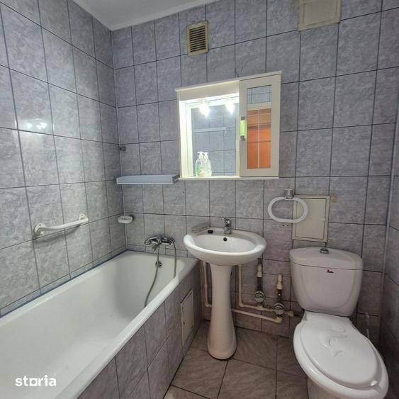 Apartament cu 3 camere decomandat în Giurgiului