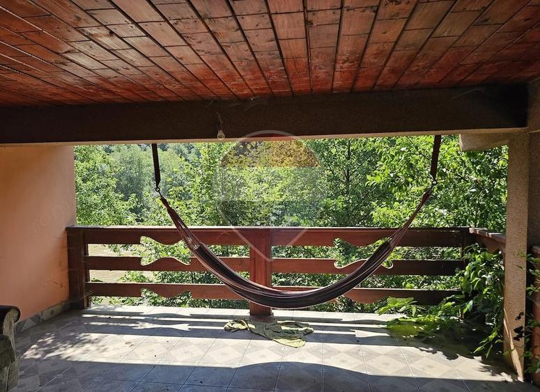Casă cu 12 camere cu Teren 870 Mp în Bistra