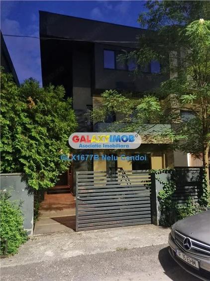 Casă cu 4 camere cu Teren 250 Mp în Central