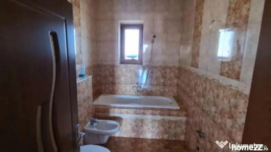 Casă cu 6 camere cu Teren 390 Mp în Central