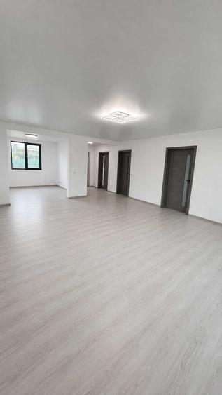 Casă cu 3 camere în Tulucești