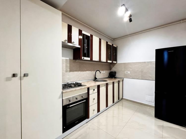 Apartament cu 2 camere semidecomandat în Moinești