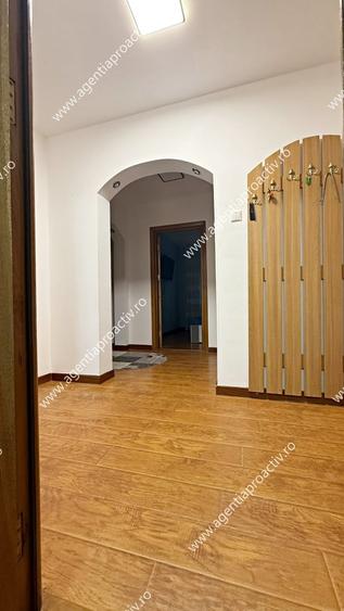 Apartament cu 3 camere decomandat în Micro 17