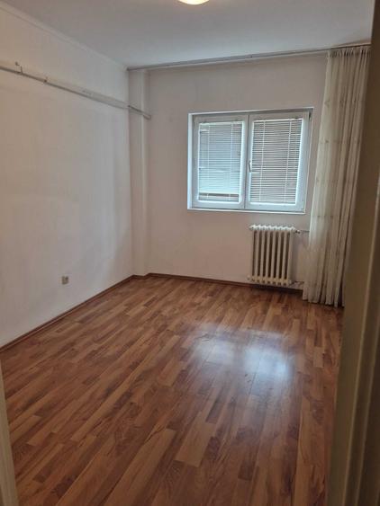 Apartament cu 3 camere decomandat în Chișinau
