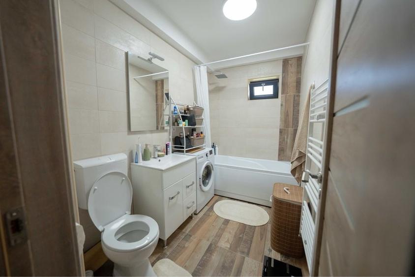Apartament cu 3 camere semidecomandat în Exterior Vest
