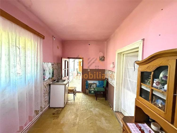 Casă cu Teren 990 Mp în Tărian