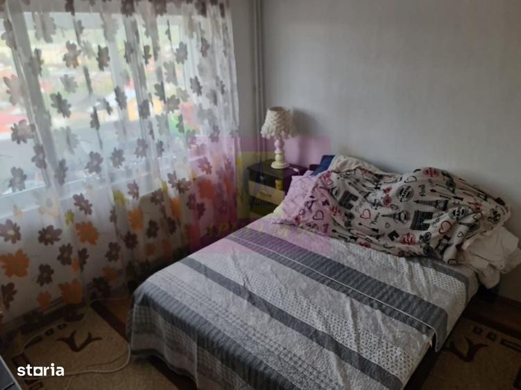 Apartament cu 3 camere decomandat în Cuza