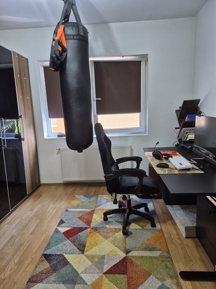 Apartament cu 3 camere semidecomandat în Florești